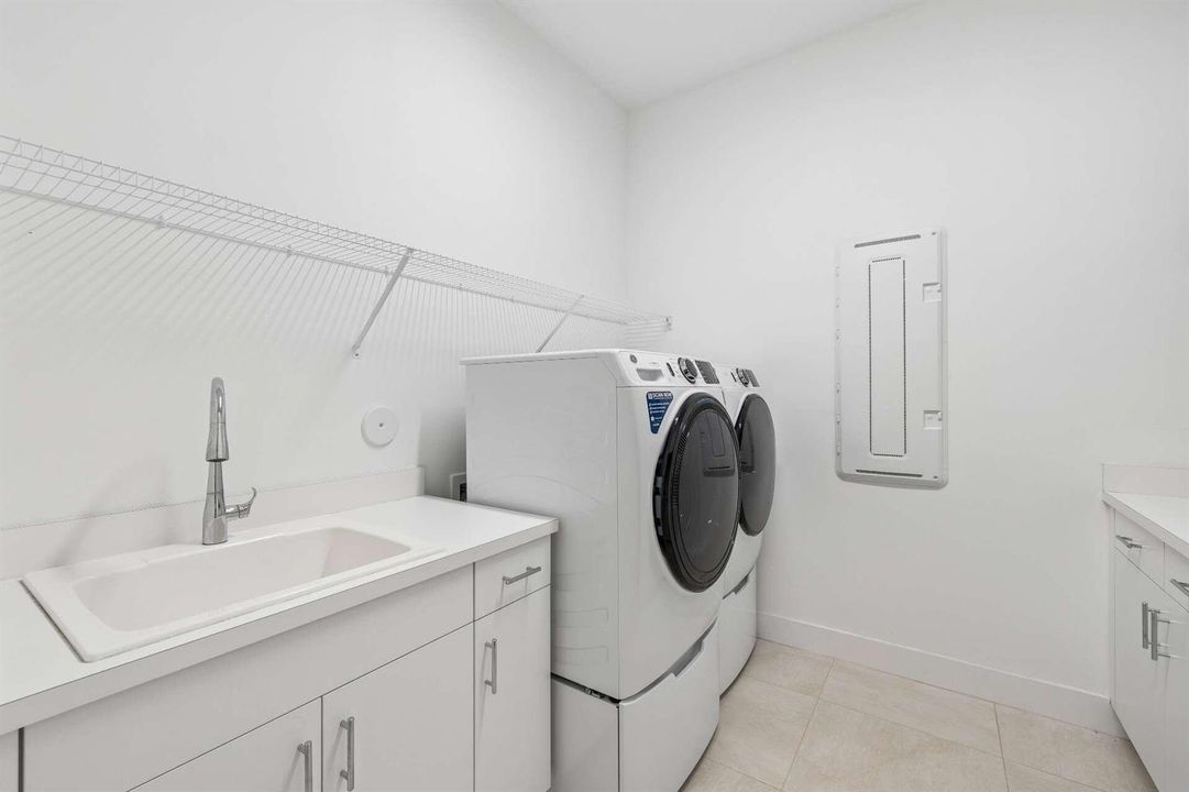 LAUNDRY ROOM