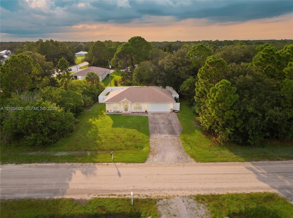 For Sale: $315,900 (3 beds, 2 baths, 1143 Square Feet)