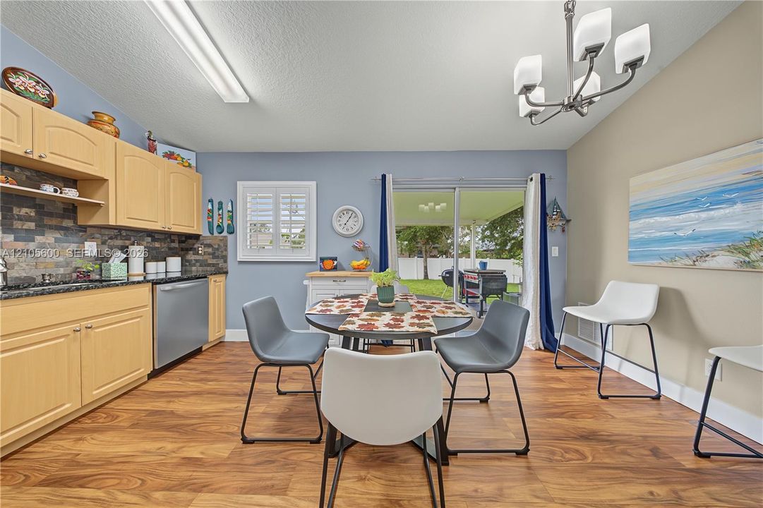 For Sale: $315,900 (3 beds, 2 baths, 1143 Square Feet)