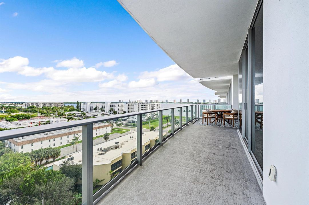 220 Lake Shore Dr. #817-19