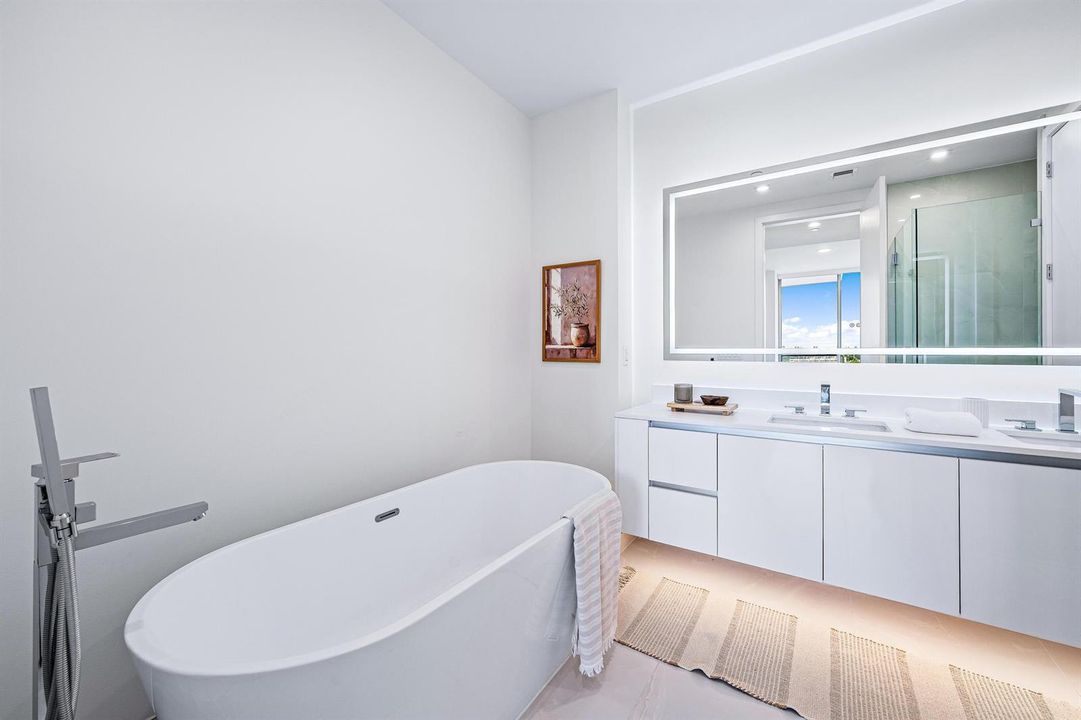 220 Lake Shore Dr. #817-16