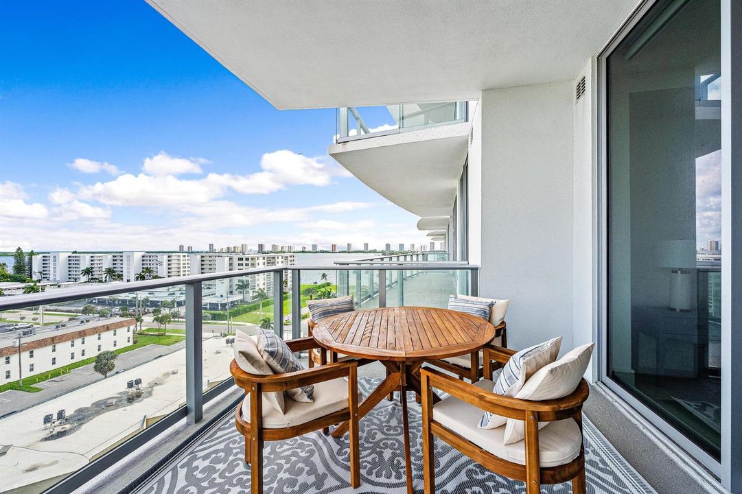 220 Lake Shore Dr. #817-20