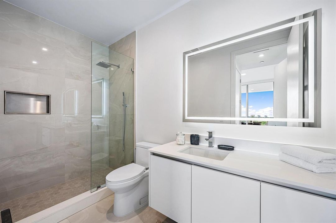 220 Lake Shore Dr. #817-13