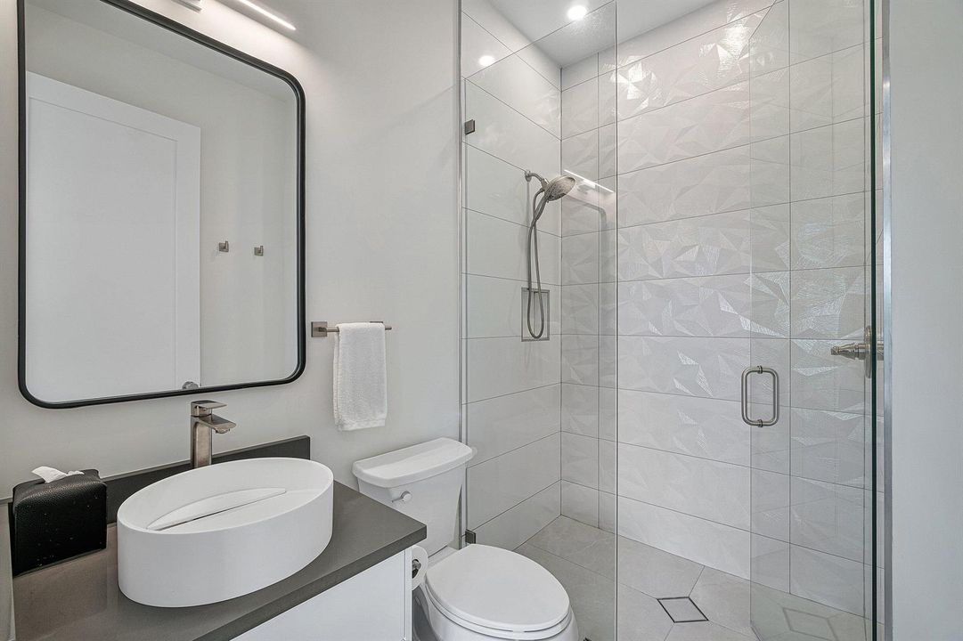 2nd Bathroom