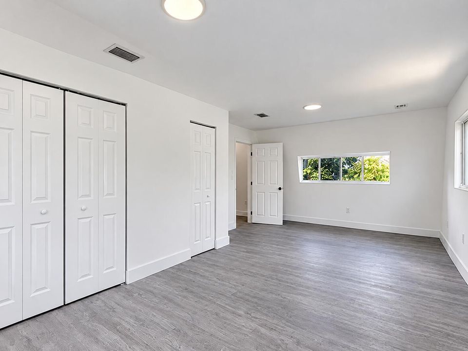 Crisp, clear real estate interior-7