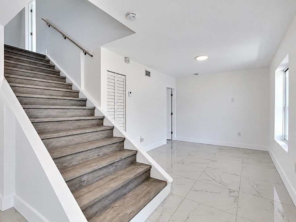 Crisp, natural real estate interior-15
