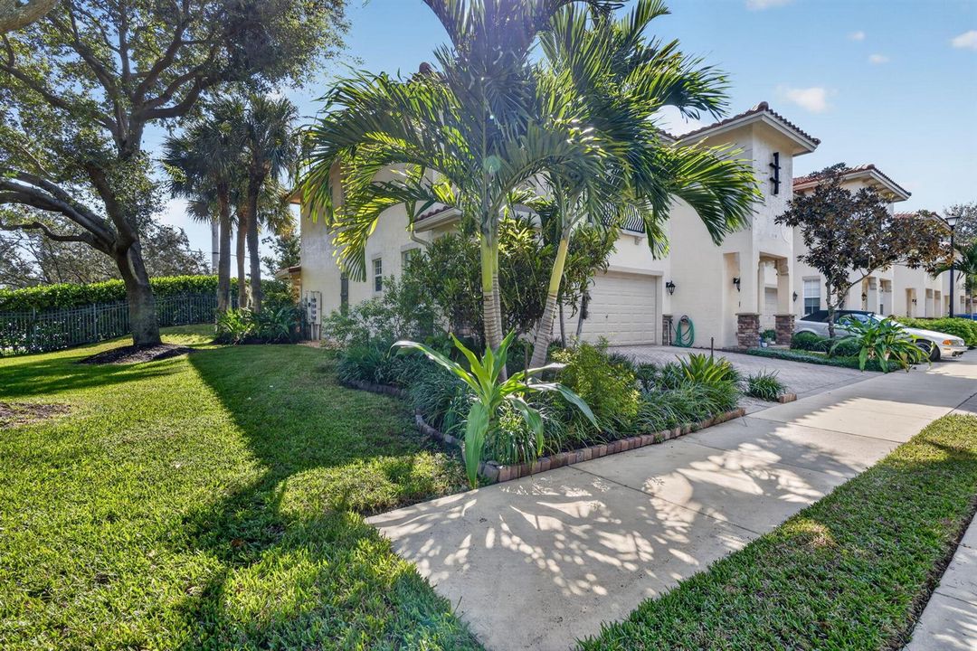 Cornor Townhome!