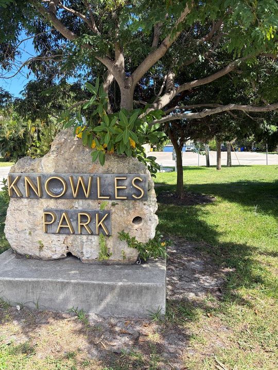 Knowles Park Boat Ramp blocks away