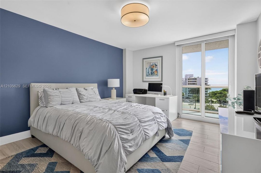 For Sale: $374,900 (1 beds, 1 baths, 991 Square Feet)
