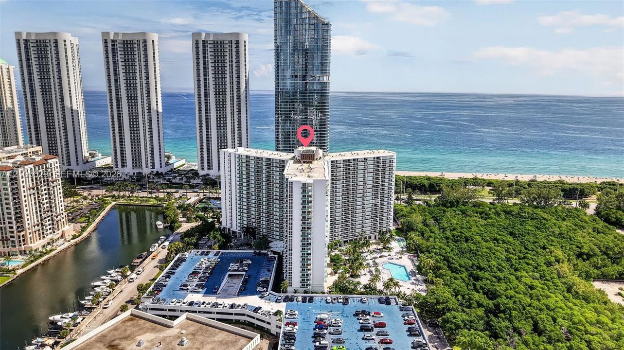 For Sale: $374,900 (1 beds, 1 baths, 991 Square Feet)