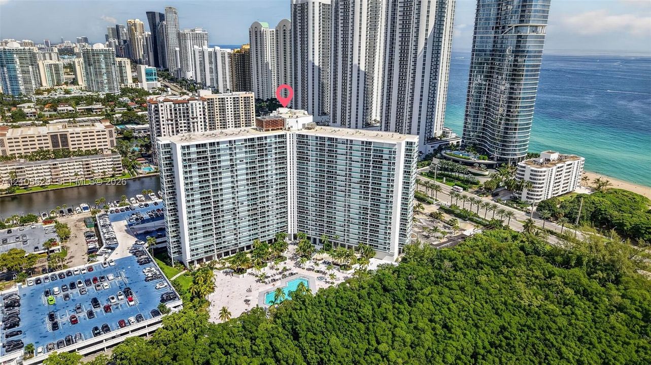 For Sale: $374,900 (1 beds, 1 baths, 991 Square Feet)