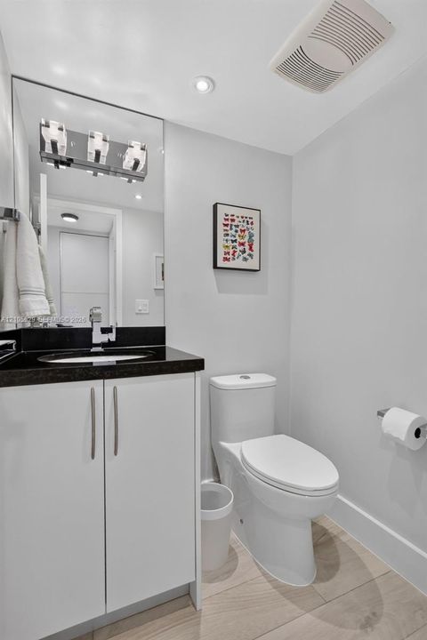 For Sale: $374,900 (1 beds, 1 baths, 991 Square Feet)