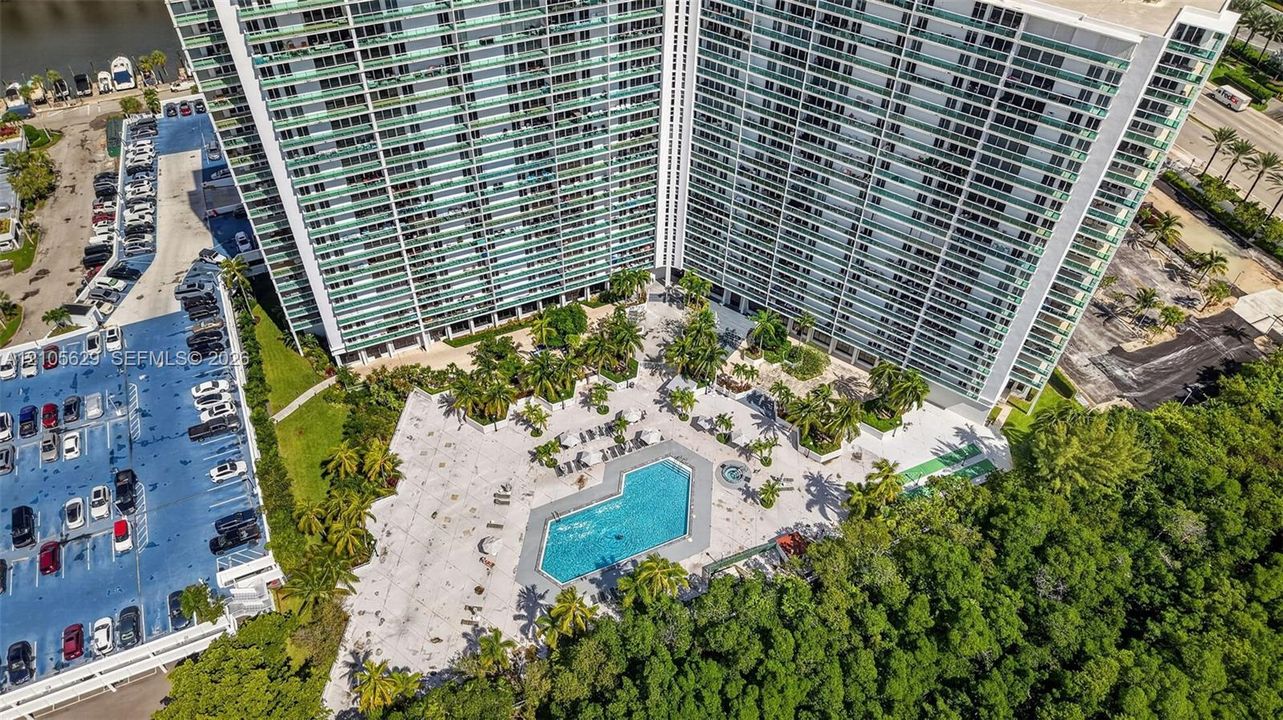 For Sale: $374,900 (1 beds, 1 baths, 991 Square Feet)