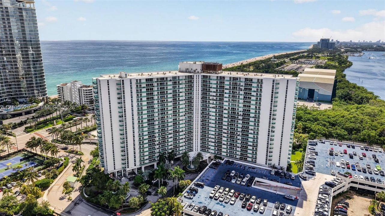 For Sale: $374,900 (1 beds, 1 baths, 991 Square Feet)