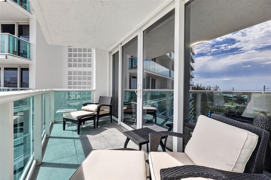 For Sale: $374,900 (1 beds, 1 baths, 991 Square Feet)