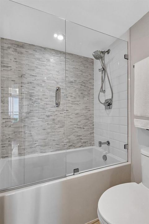 For Sale: $374,900 (1 beds, 1 baths, 991 Square Feet)