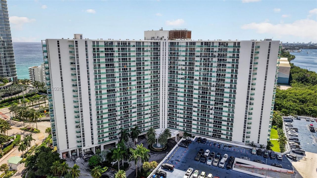 For Sale: $374,900 (1 beds, 1 baths, 991 Square Feet)