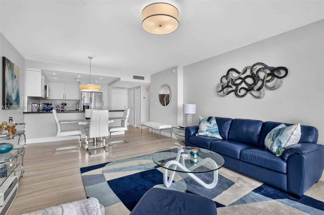 For Sale: $374,900 (1 beds, 1 baths, 991 Square Feet)