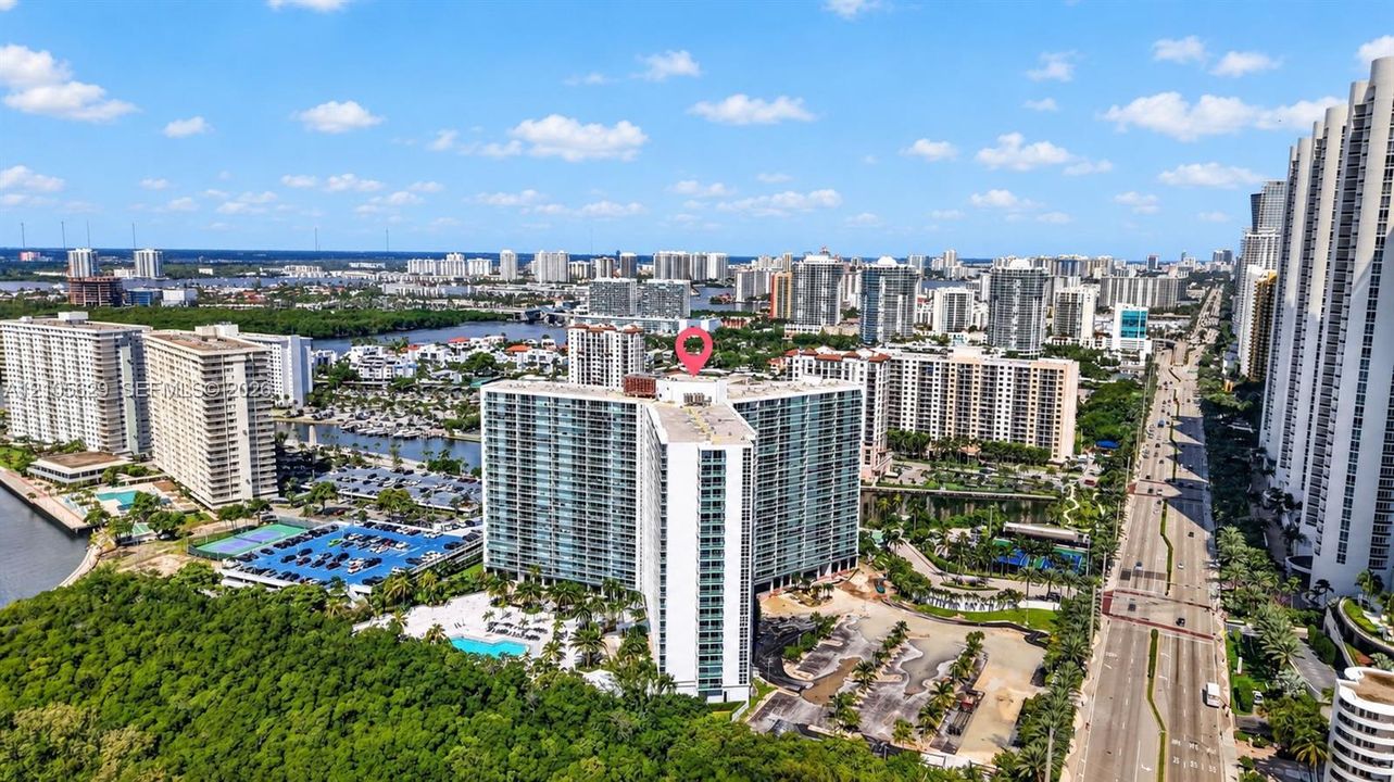 For Sale: $374,900 (1 beds, 1 baths, 991 Square Feet)