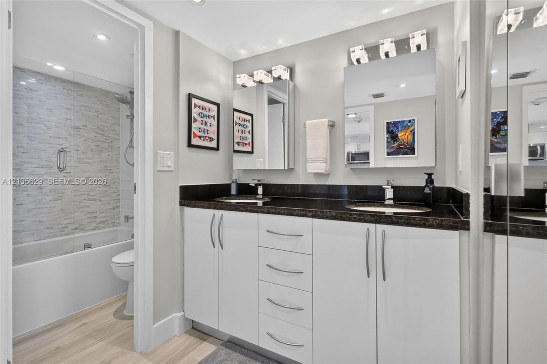 For Sale: $374,900 (1 beds, 1 baths, 991 Square Feet)