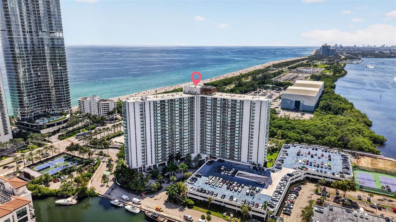 For Sale: $374,900 (1 beds, 1 baths, 991 Square Feet)