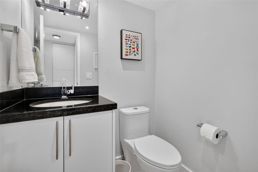 For Sale: $374,900 (1 beds, 1 baths, 991 Square Feet)