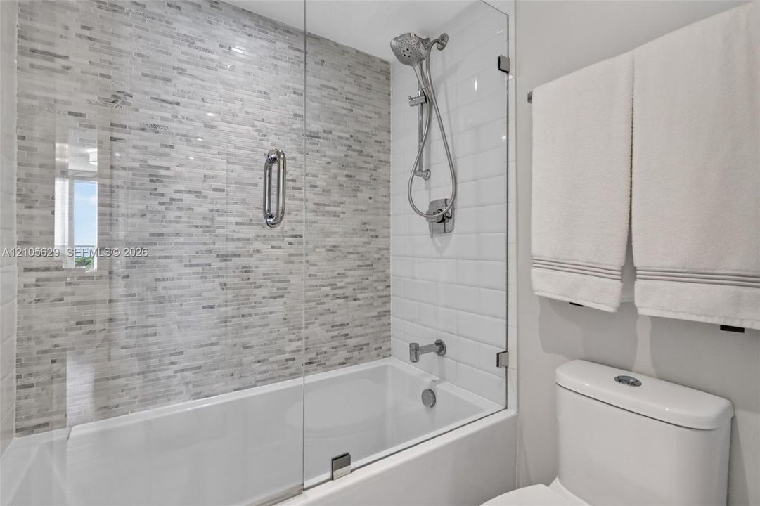 For Sale: $374,900 (1 beds, 1 baths, 991 Square Feet)