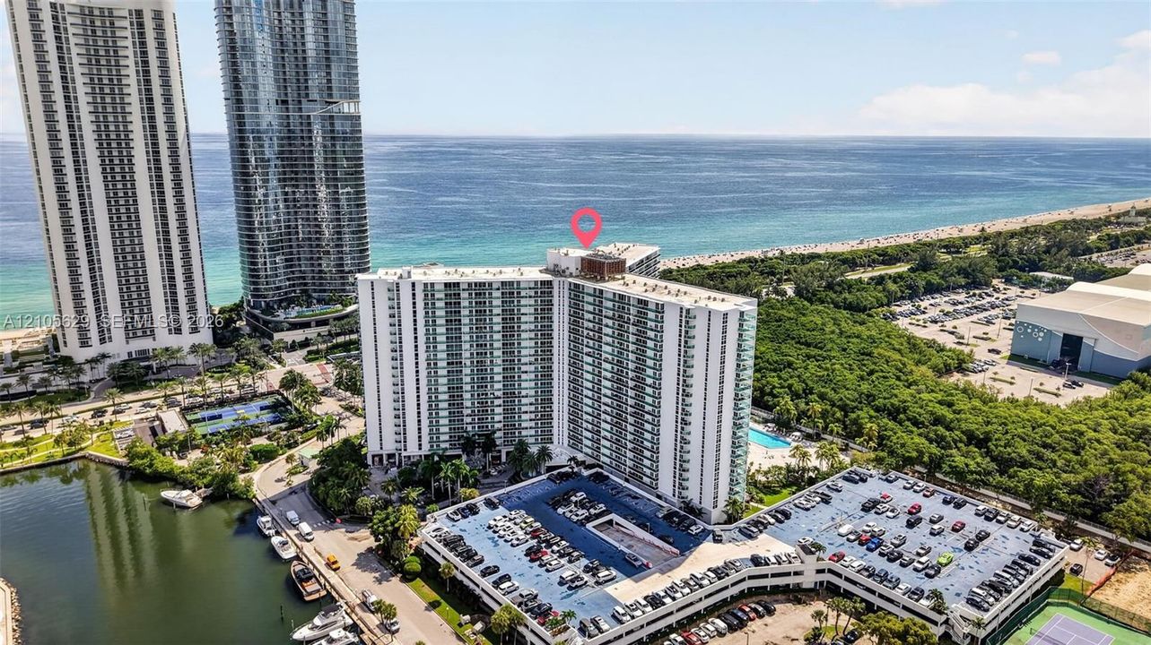 For Sale: $374,900 (1 beds, 1 baths, 991 Square Feet)
