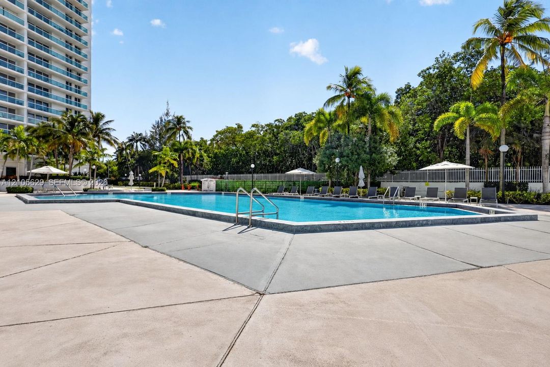 For Sale: $374,900 (1 beds, 1 baths, 991 Square Feet)