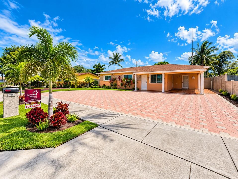 Tropical Suburban Home For Lease