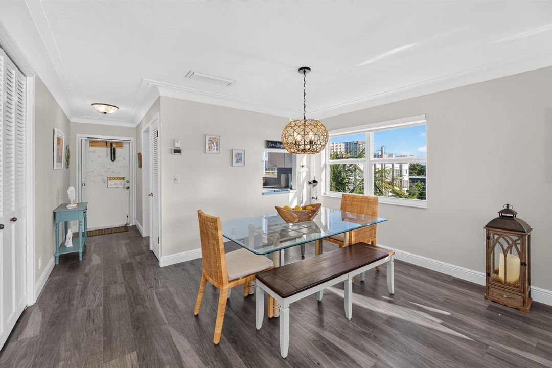 25-web-or-mls-Dining 5