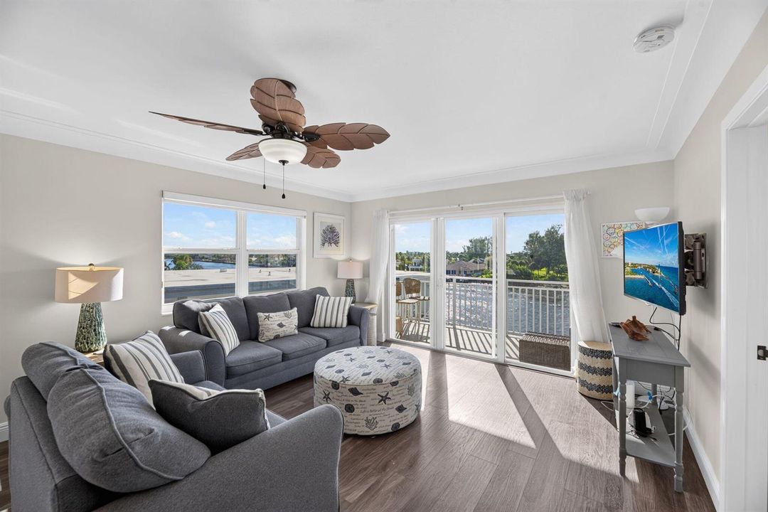 27-web-or-mls-Living room 3