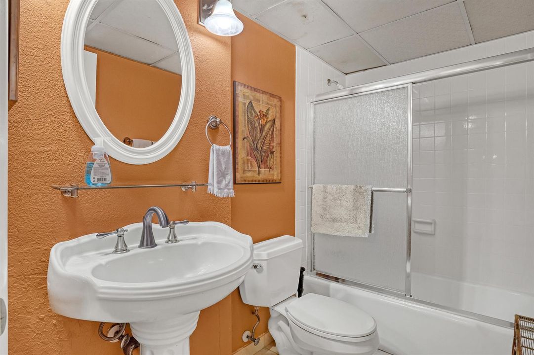 Guest Bathroom 21