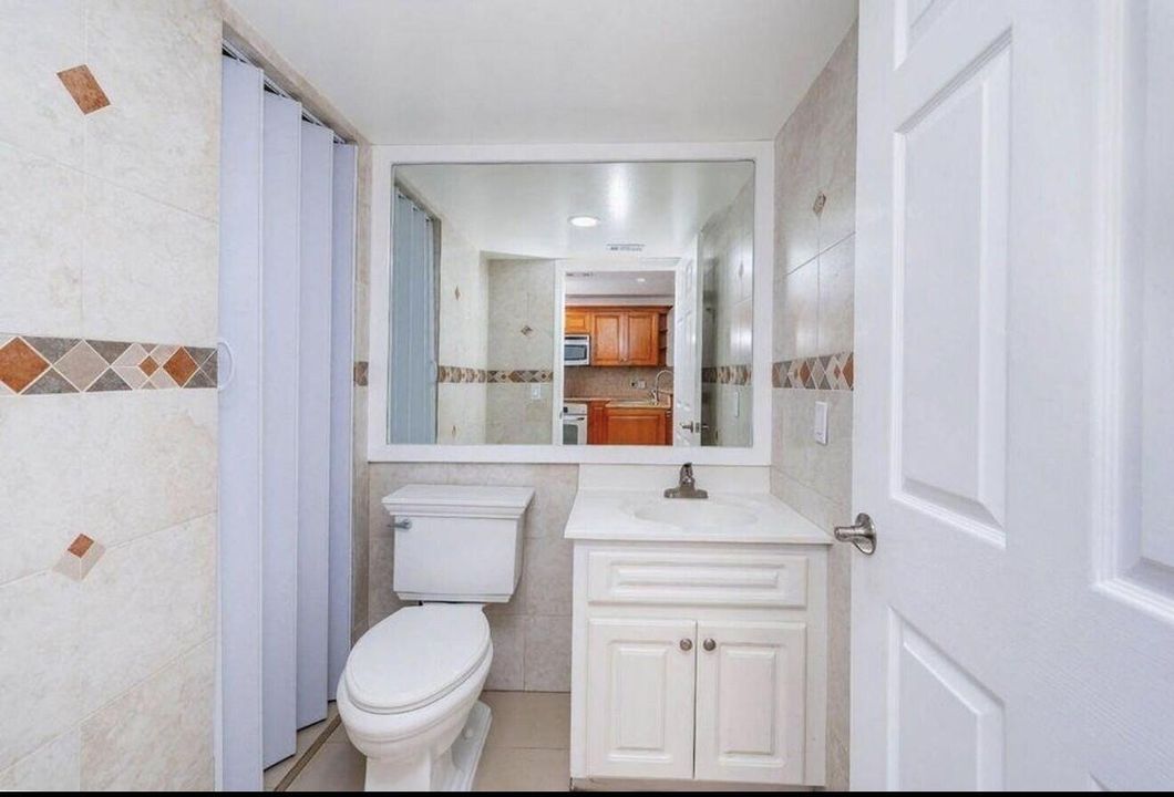 10_downstairs_bath