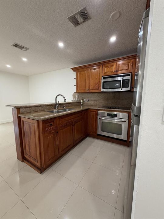 08_kitchen_sink_counters