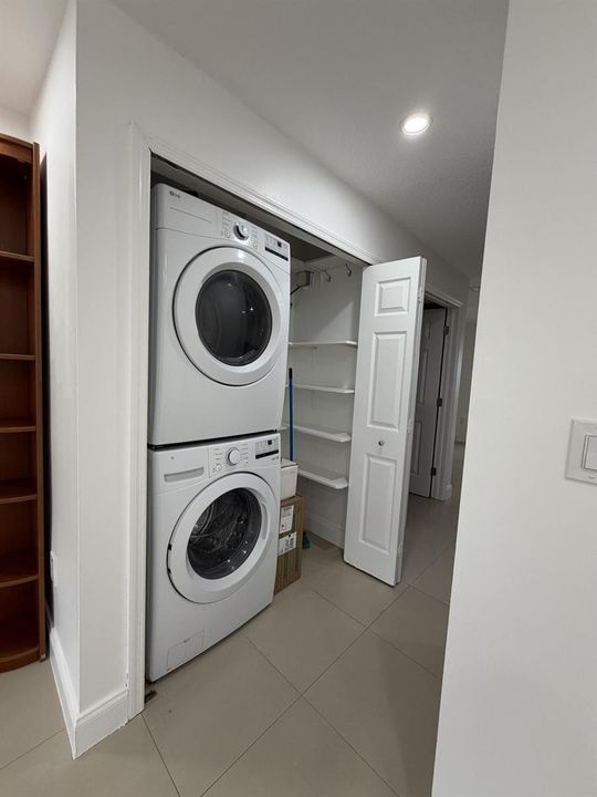 12_laundry_closet
