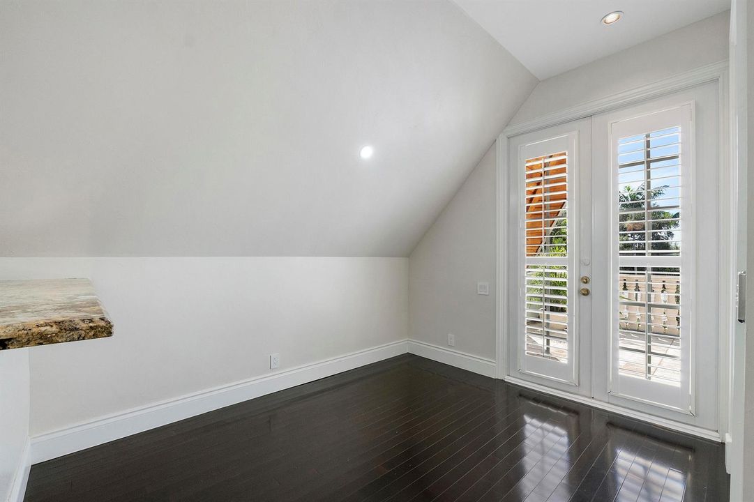 1107 Ne 2nd St_064