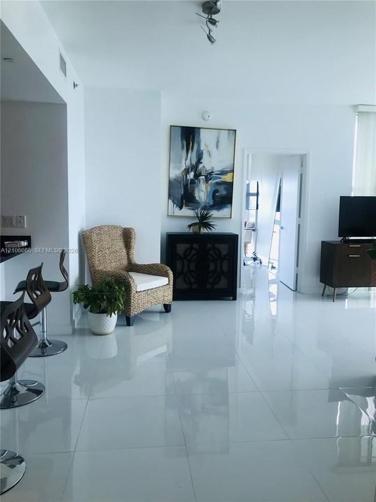 For Rent: $5,200 (2 beds, 2 baths, 1289 Square Feet)
