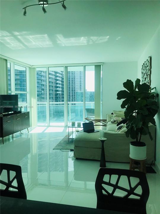 For Rent: $5,200 (2 beds, 2 baths, 1289 Square Feet)