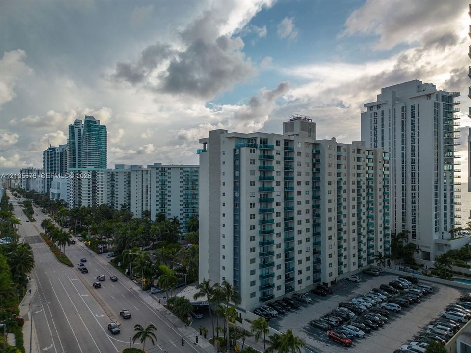 For Sale: $499,000 (2 beds, 2 baths, 1153 Square Feet)