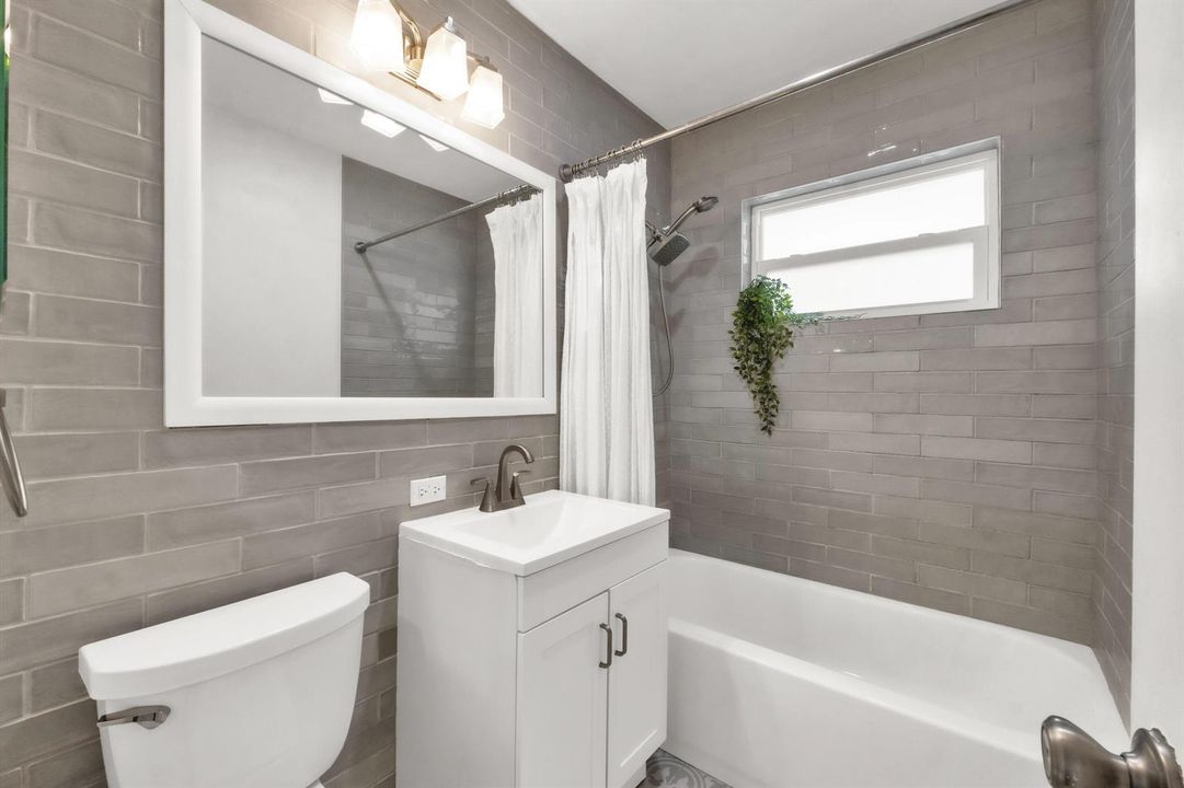 731 NE 49th St-20