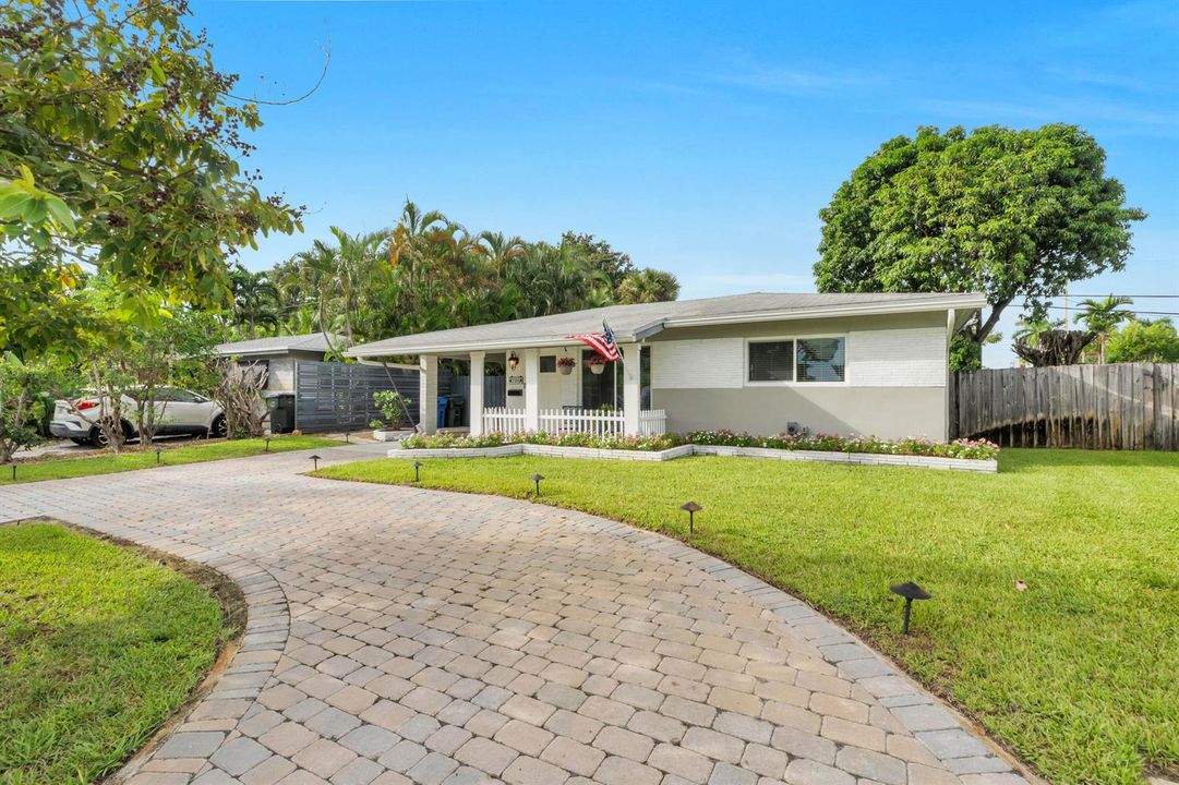 731 NE 49th St-9