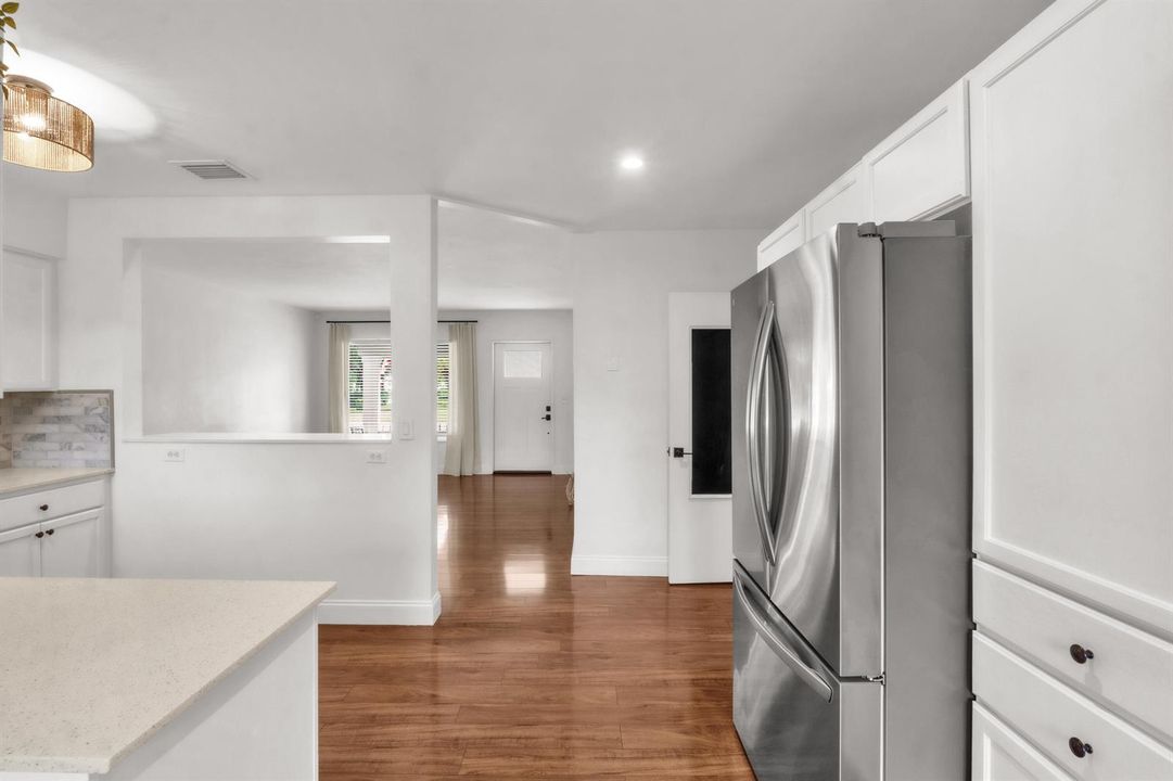 731 NE 49th St-24