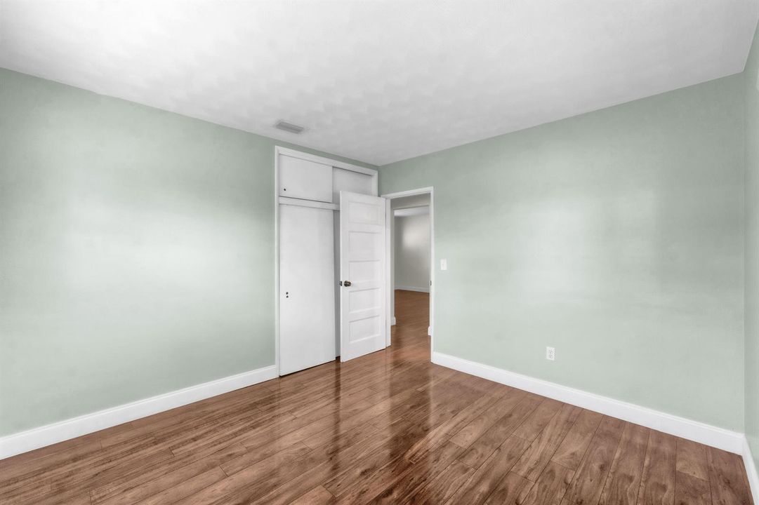 731 NE 49th St-16