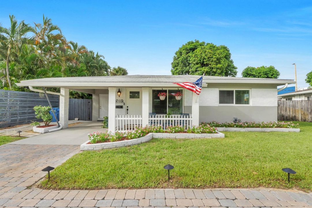 731 NE 49th St-10