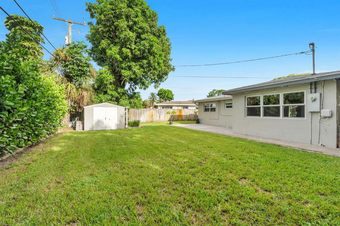 731 NE 49th St-5