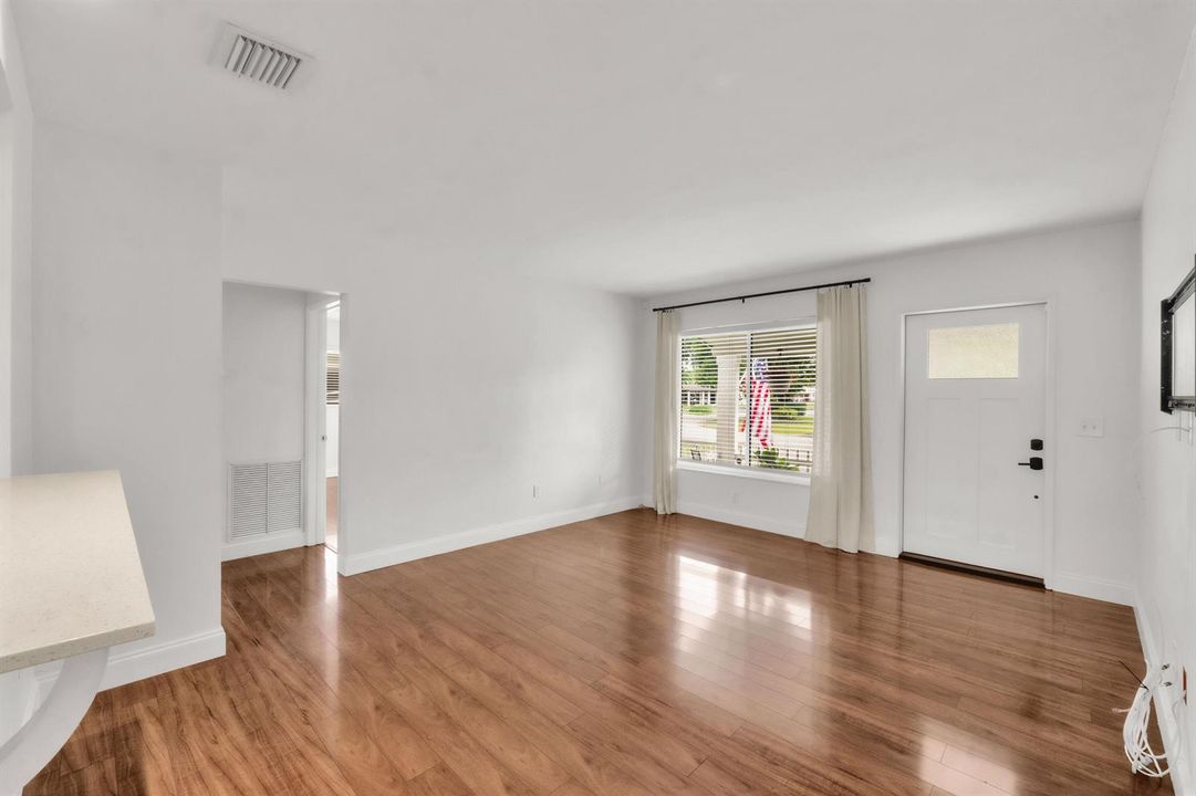 731 NE 49th St-19