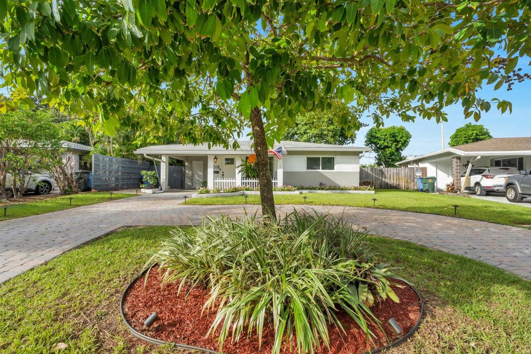 731 NE 49th St-7