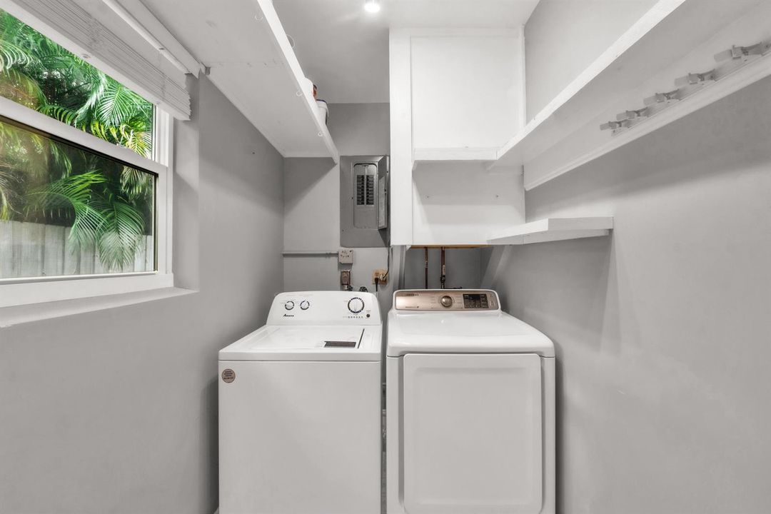 731 NE 49th St-21
