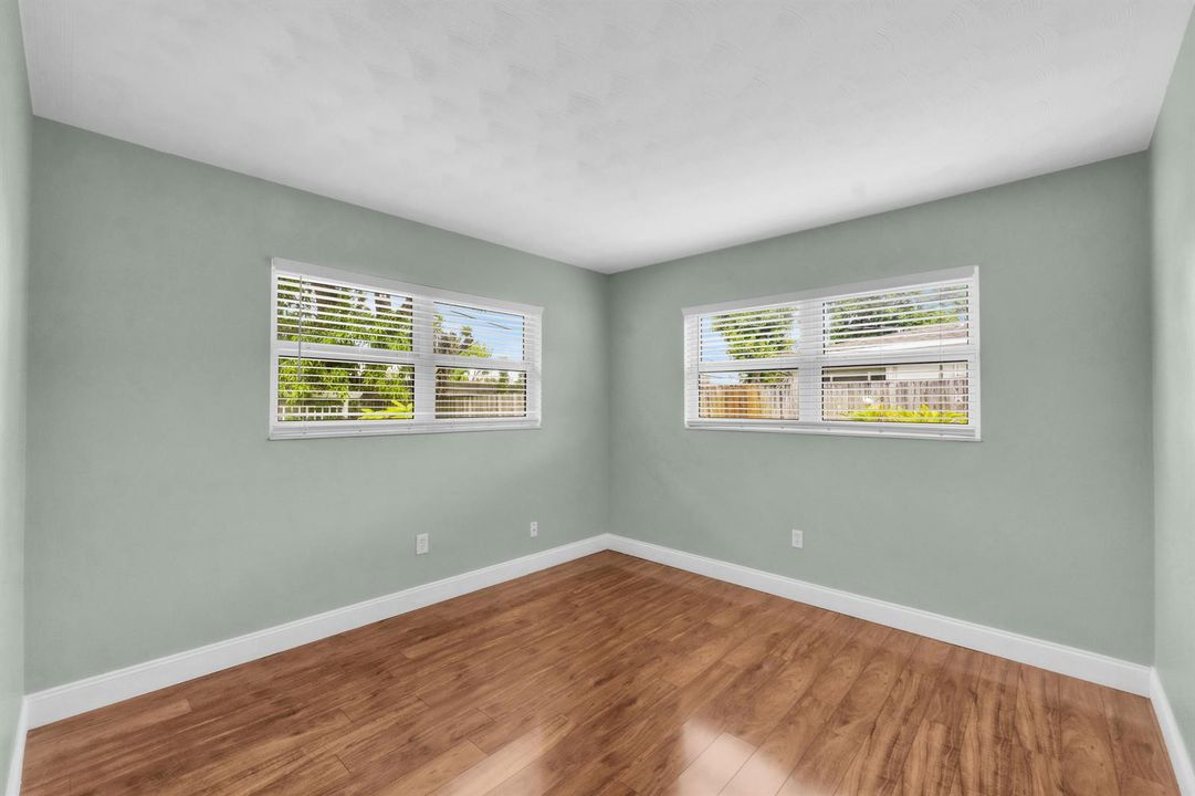 731 NE 49th St-15